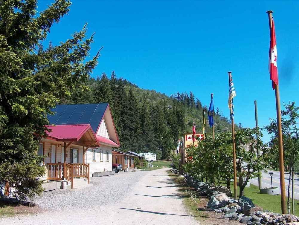 Viewpoint Rv & Cottages Salmon Arm Exterior foto
